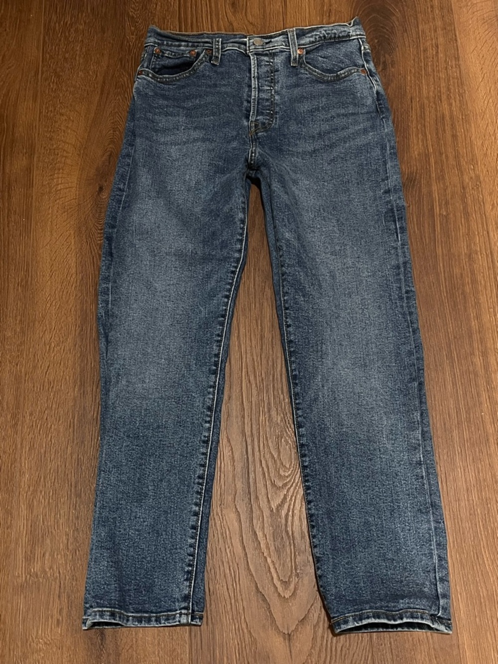 LEVI’S WEDGIE STRAIGHT ANKLE WOMEN'S JEANS - Runs small (more like a size 29)